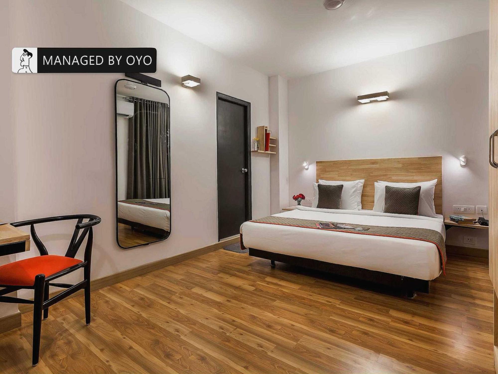 Hotel Gautam Residency Нью-Дели Экстерьер фото