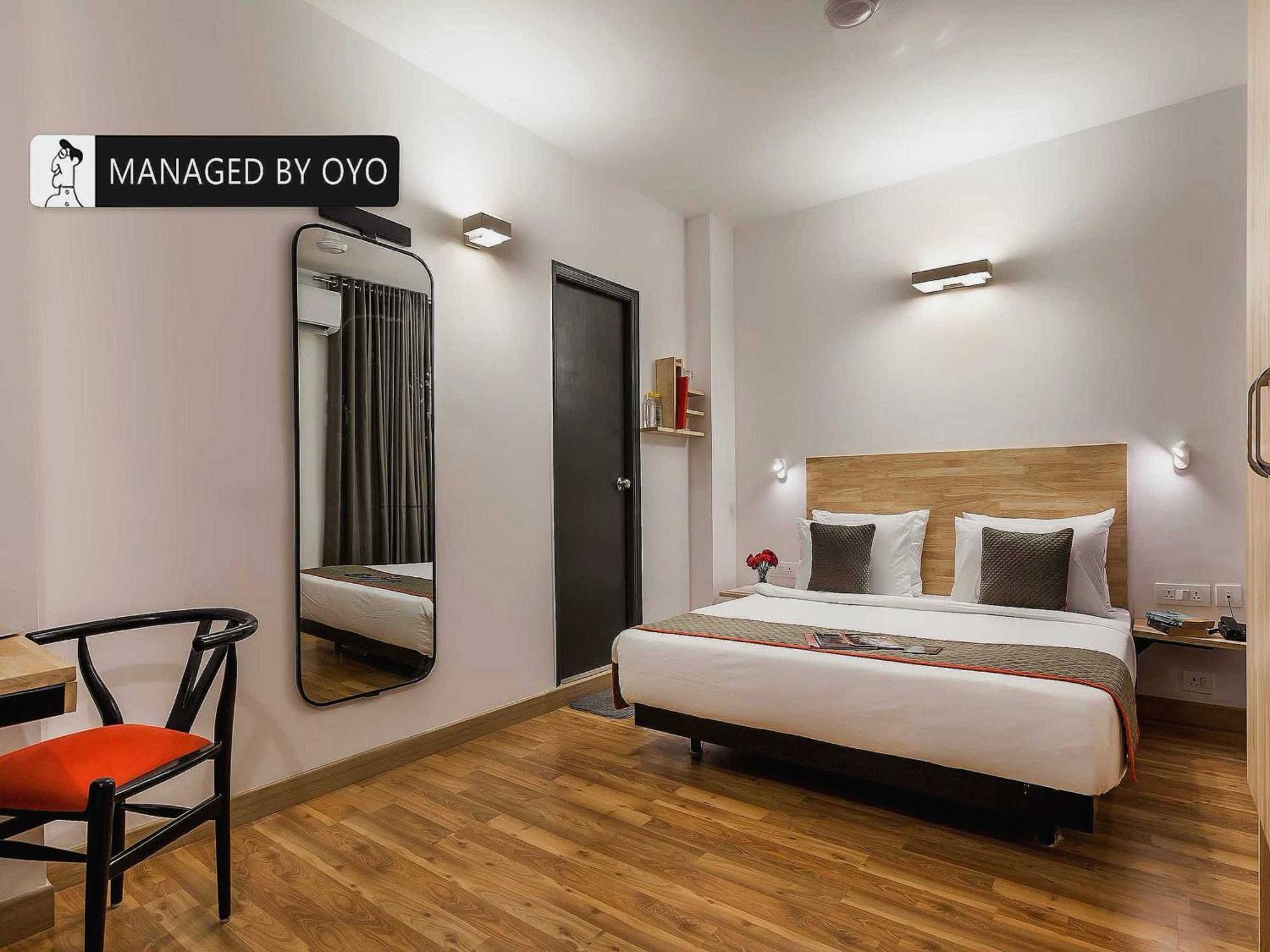 Hotel Gautam Residency Нью-Дели Экстерьер фото