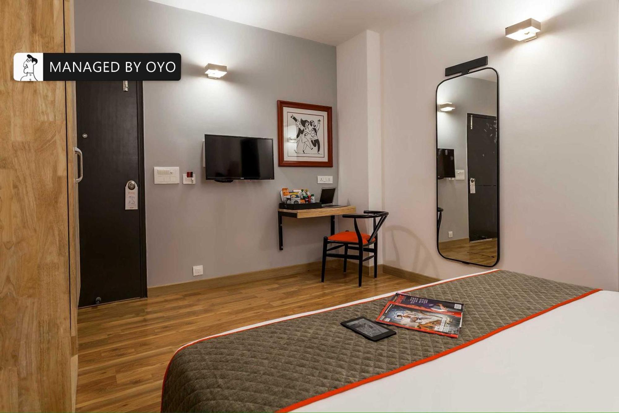 Hotel Gautam Residency Нью-Дели Экстерьер фото