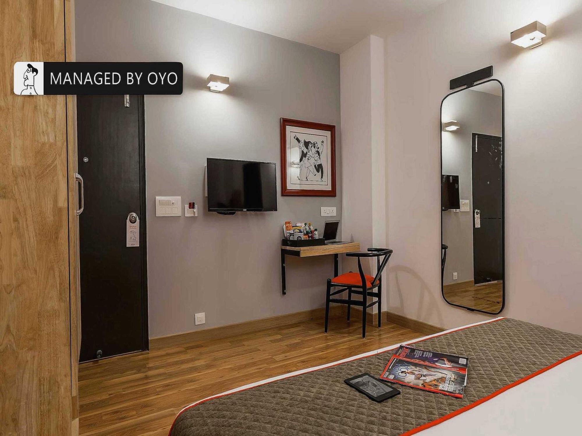 Hotel Gautam Residency Нью-Дели Экстерьер фото