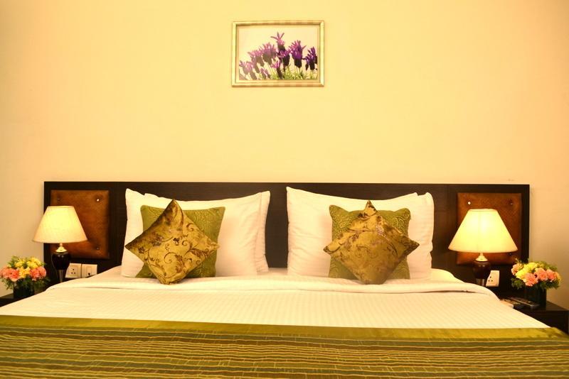 Hotel Gautam Residency Нью-Дели Экстерьер фото