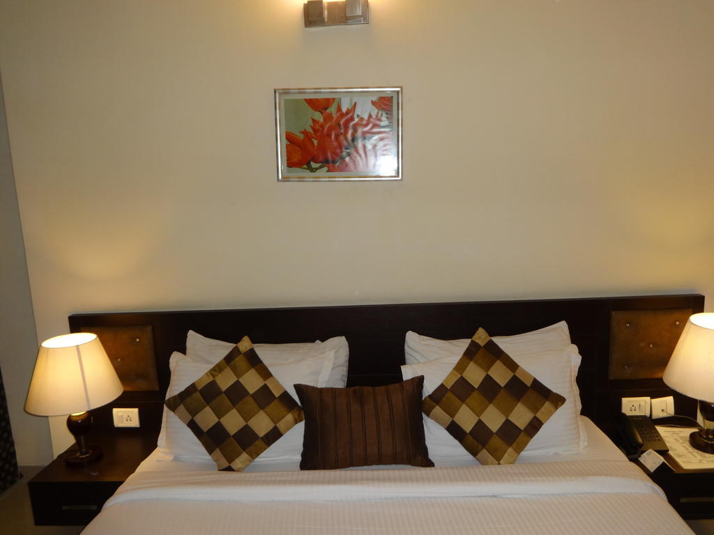 Hotel Gautam Residency Нью-Дели Номер фото