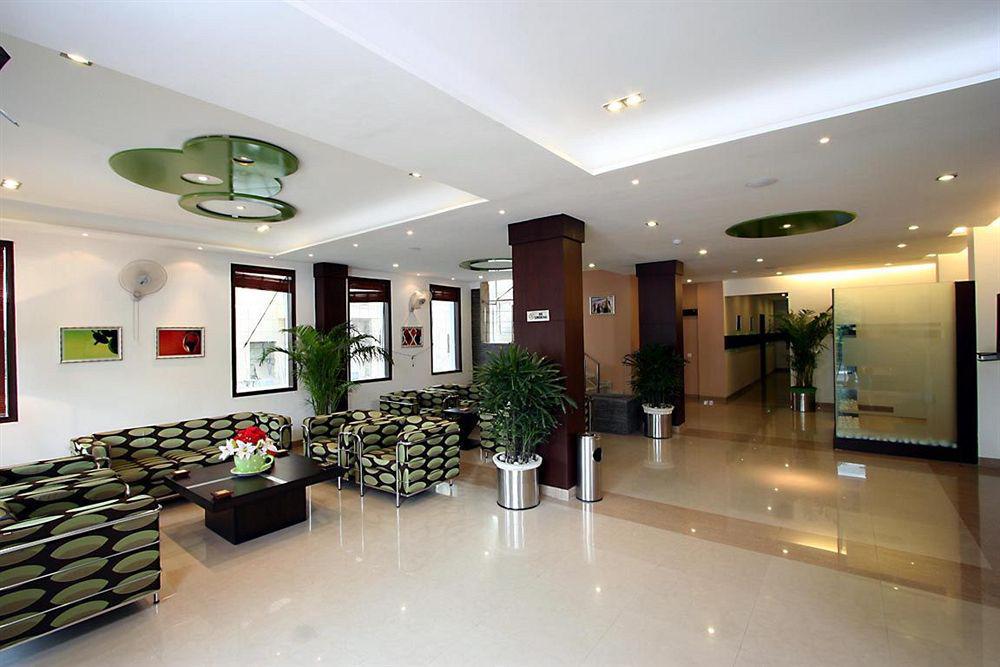 Hotel Gautam Residency Нью-Дели Интерьер фото